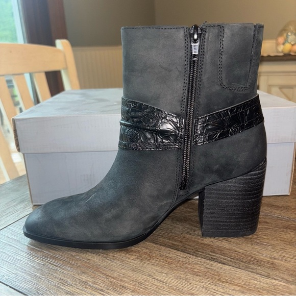 Vionic Black Ankle Booties with Sleek Design - Picture 6 of 10